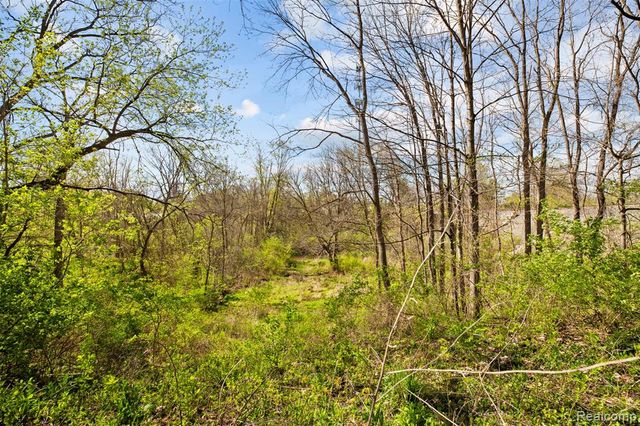 212 Brighton Lake Road, Brighton, MI 48116