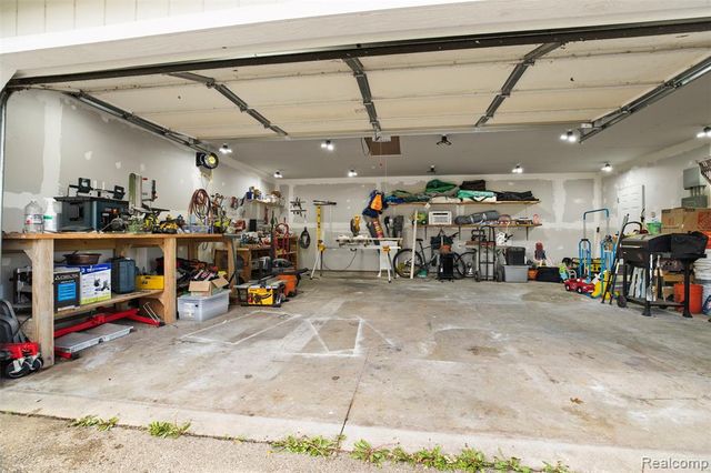 212 Brighton Lake Road, Brighton, MI 48116