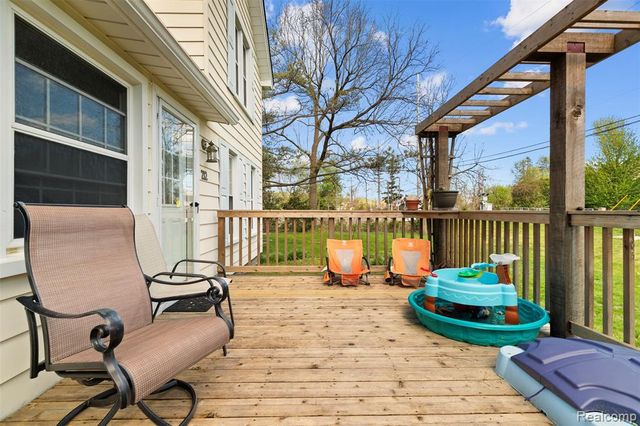 212 Brighton Lake Road, Brighton, MI 48116