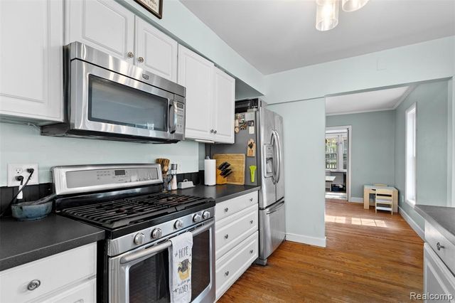 212 Brighton Lake Road, Brighton, MI 48116