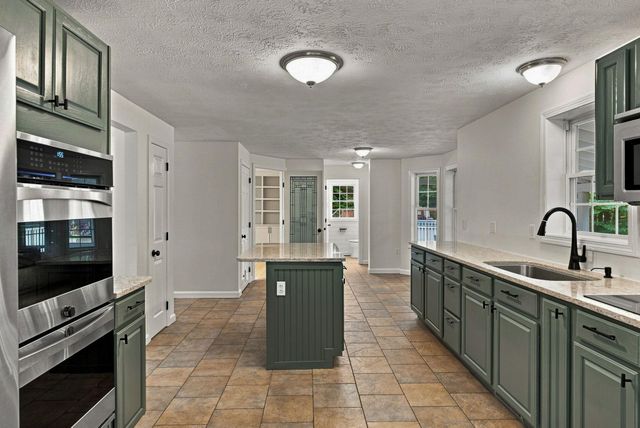 14 Benjamin Drive, Goffstown, NH 03045