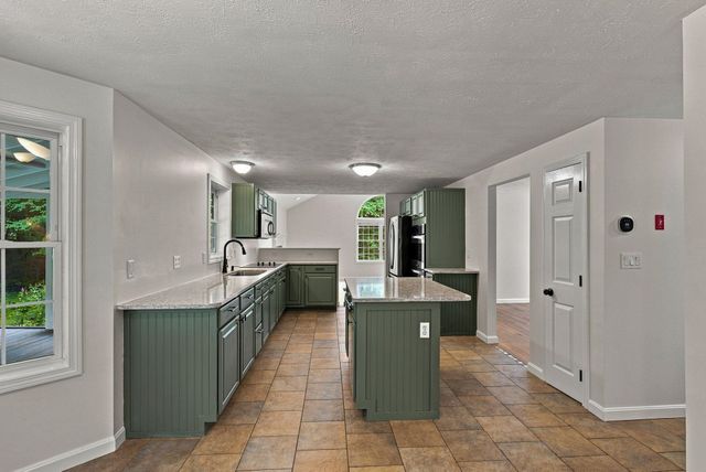 14 Benjamin Drive, Goffstown, NH 03045