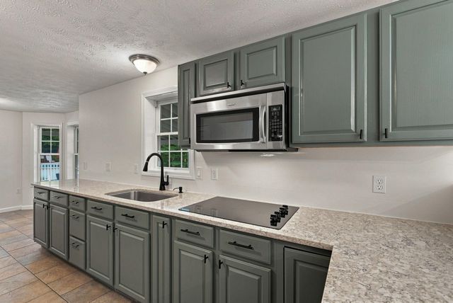 14 Benjamin Drive, Goffstown, NH 03045
