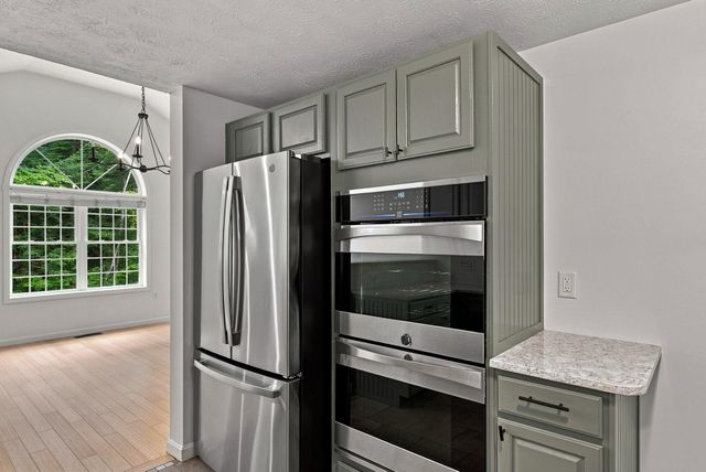 14 Benjamin Drive, Goffstown, NH 03045