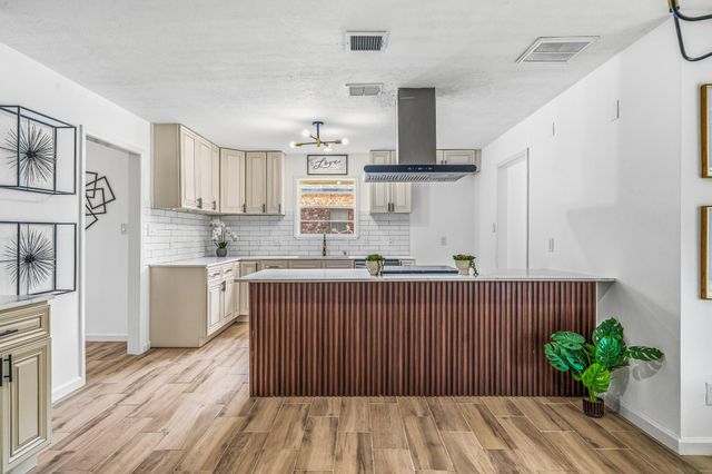 10622 Inwood Drive, Houston, TX 77042