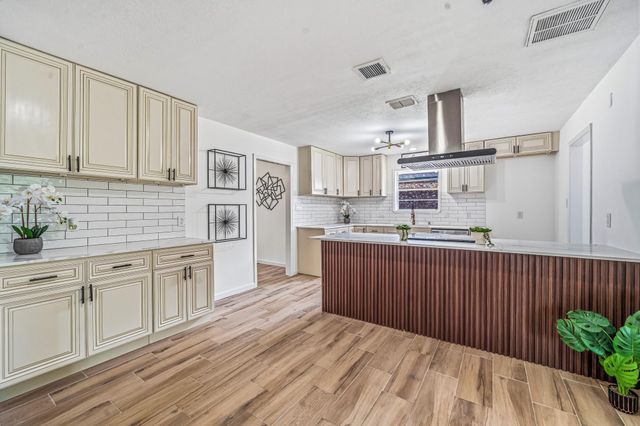 10622 Inwood Drive, Houston, TX 77042