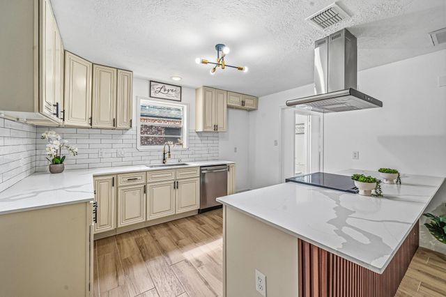 10622 Inwood Drive, Houston, TX 77042