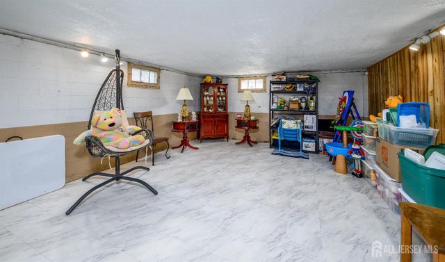 144 Garden Terrace, Edison, NJ 08817