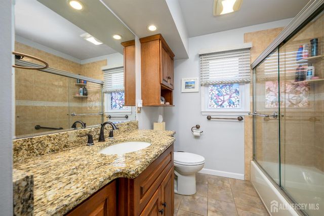 144 Garden Terrace, Edison, NJ 08817