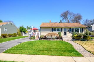 144 Garden Terrace, Edison, NJ 08817
