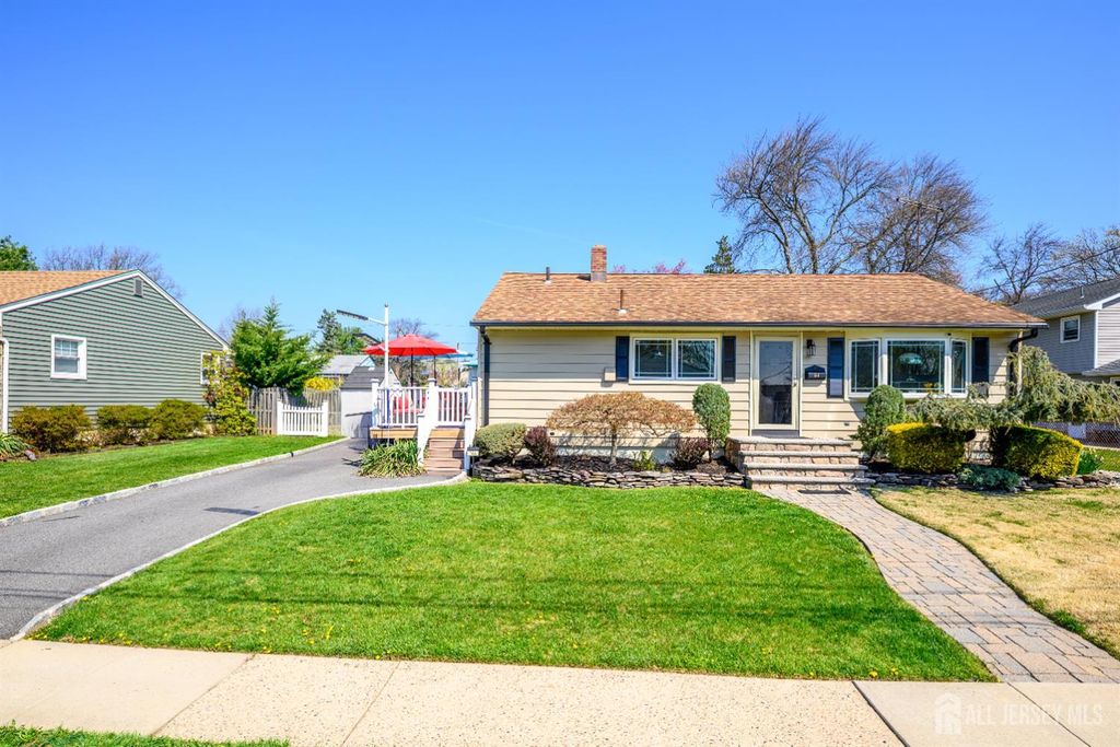 144 Garden Terrace, Edison, NJ 08817
