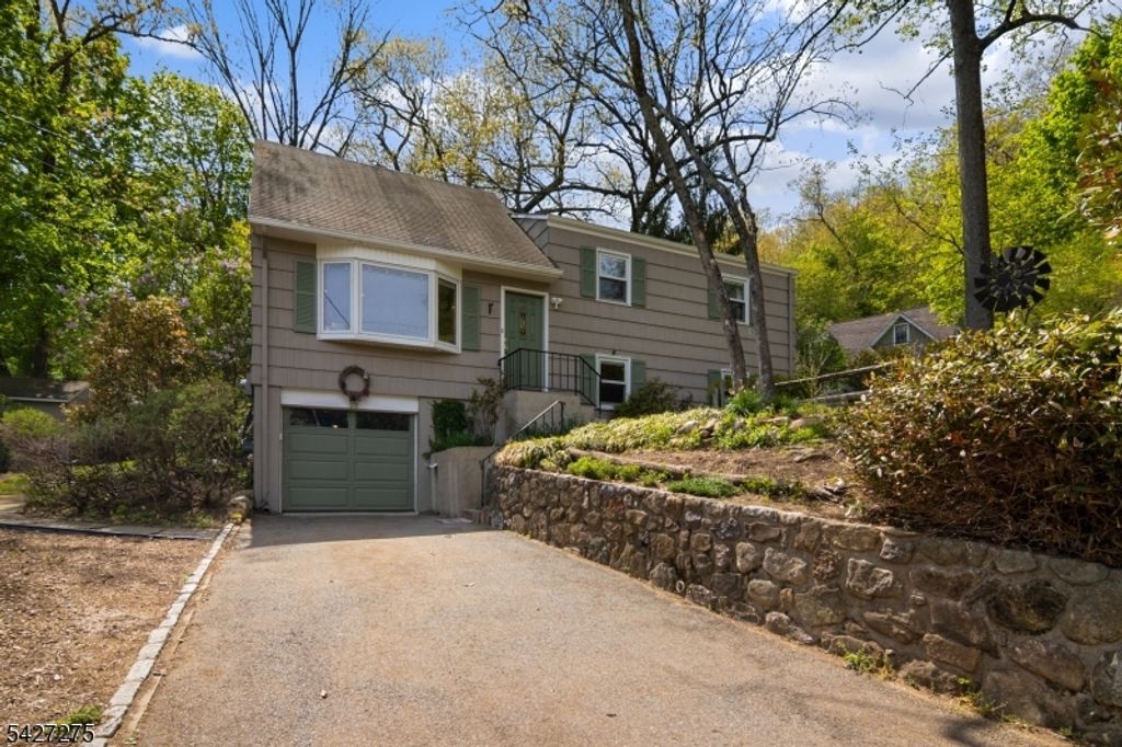 11 Watchtower Rd, Denville Twp., NJ 07834