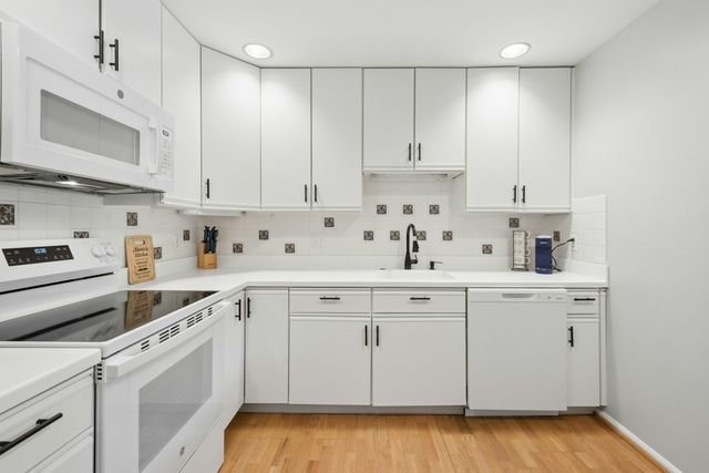 20 Rainbow Pond Drive C2, Walpole, MA 02081