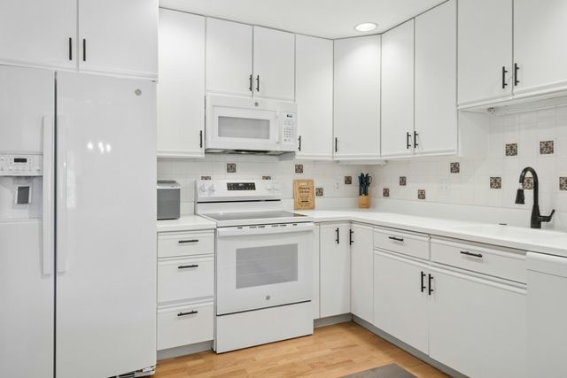20 Rainbow Pond Drive C2, Walpole, MA 02081