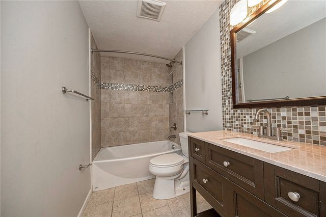646 Harborview Dr, Plum Boro, PA 15239