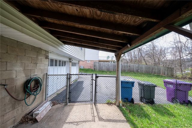 646 Harborview Dr, Plum Boro, PA 15239