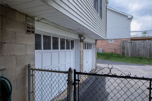 646 Harborview Dr, Plum Boro, PA 15239