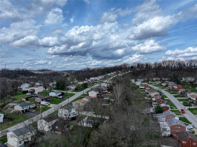 646 Harborview Dr, Plum Boro, PA 15239