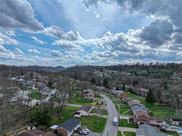 646 Harborview Dr, Plum Boro, PA 15239