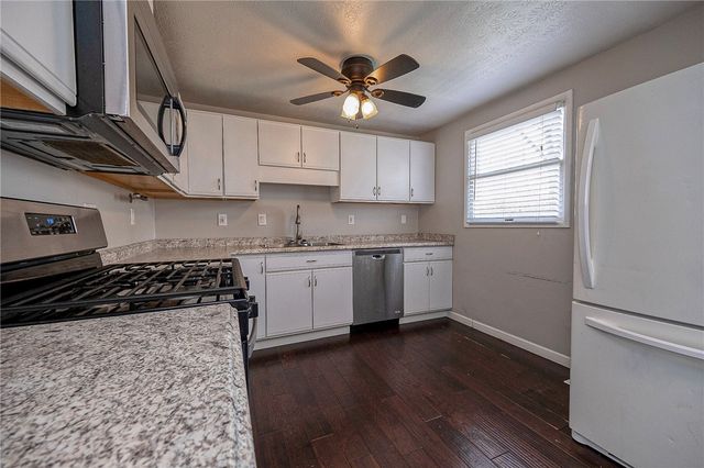 646 Harborview Dr, Plum Boro, PA 15239