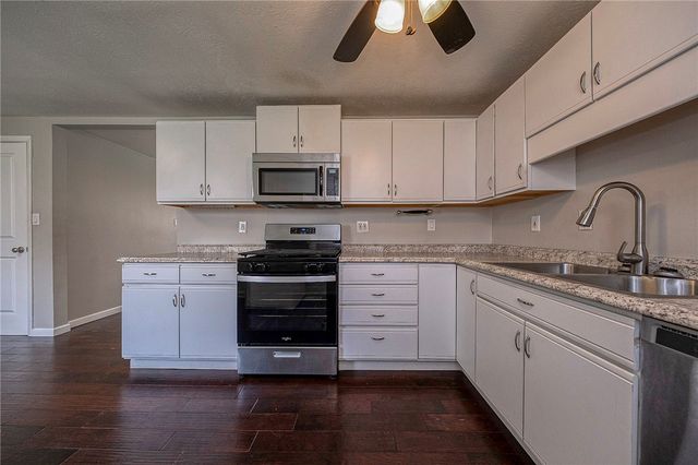 646 Harborview Dr, Plum Boro, PA 15239