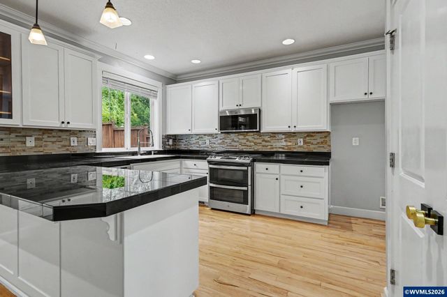 1321 Chapman Hill Dr NW, Salem, OR 97304