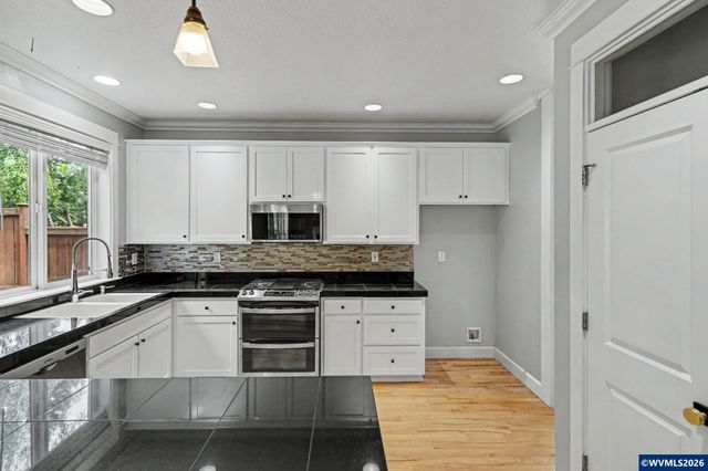 1321 Chapman Hill Dr NW, Salem, OR 97304