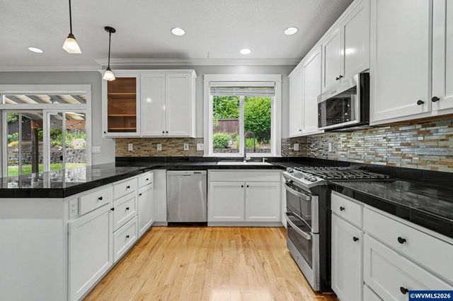 1321 Chapman Hill Dr NW, Salem, OR 97304
