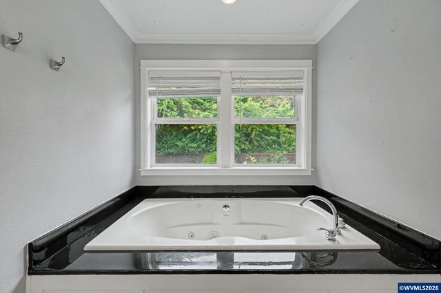 1321 Chapman Hill Dr NW, Salem, OR 97304