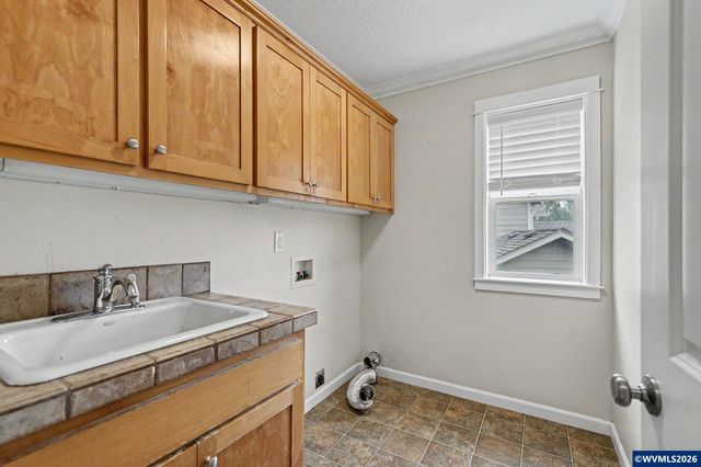1321 Chapman Hill Dr NW, Salem, OR 97304