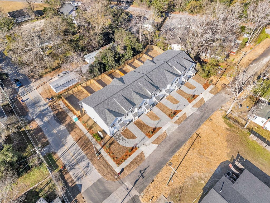 Image 5 of property listing at 4011 Gravely Avenue, North Charleston, SC 29405