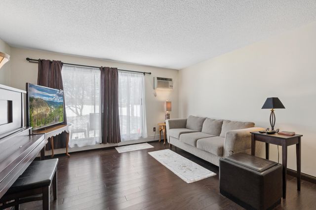 4002 Foss Road 102, Saint Anthony, MN 55421