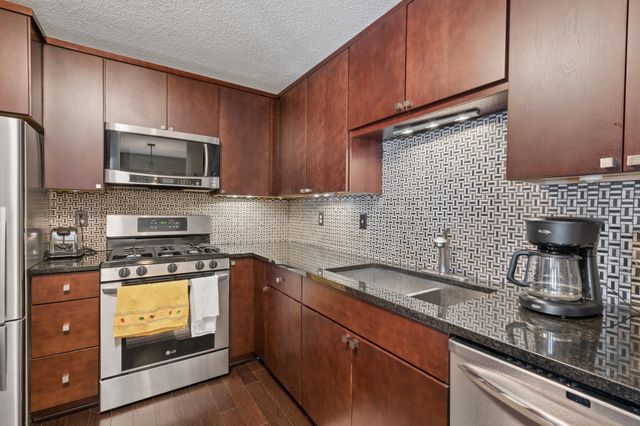 4002 Foss Road 102, Saint Anthony, MN 55421