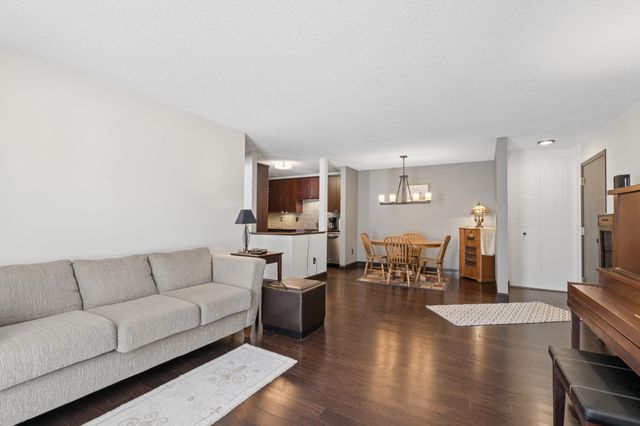 4002 Foss Road 102, Saint Anthony, MN 55421