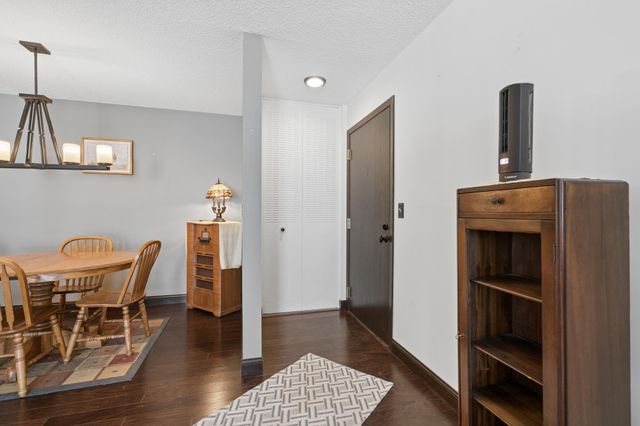 4002 Foss Road 102, Saint Anthony, MN 55421