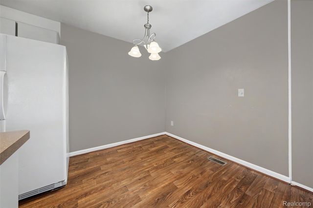 23527 Stonehenge Boulevard 98, Novi, MI 48375