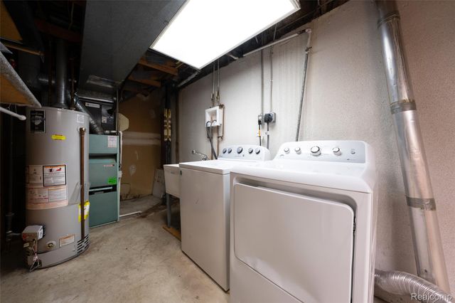23527 Stonehenge Boulevard 98, Novi, MI 48375