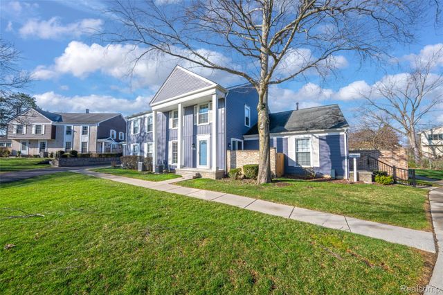23527 Stonehenge Boulevard 98, Novi, MI 48375