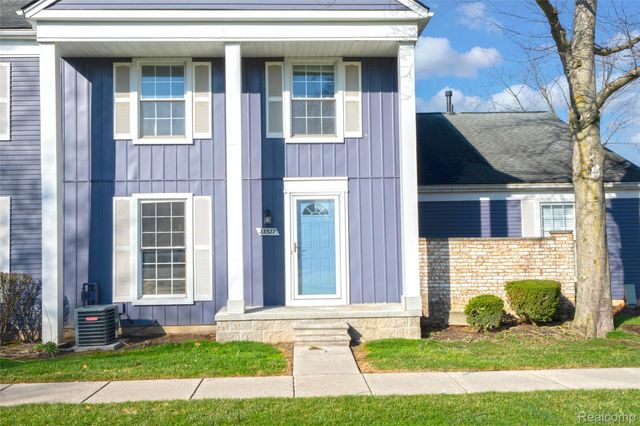 23527 Stonehenge Boulevard 98, Novi, MI 48375