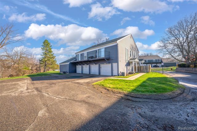 23527 Stonehenge Boulevard 98, Novi, MI 48375