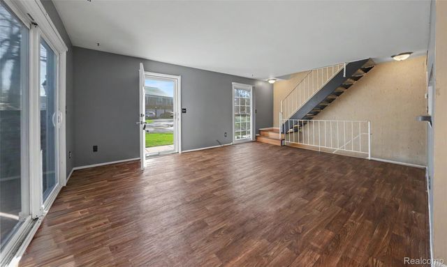 23527 Stonehenge Boulevard 98, Novi, MI 48375
