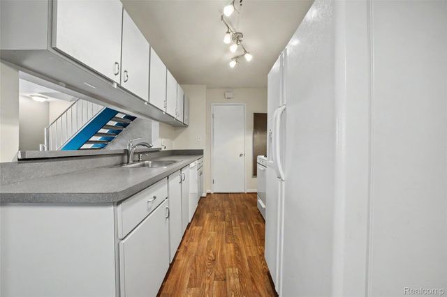23527 Stonehenge Boulevard 98, Novi, MI 48375