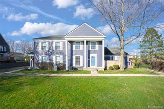 23527 Stonehenge Boulevard 98, Novi, MI 48375