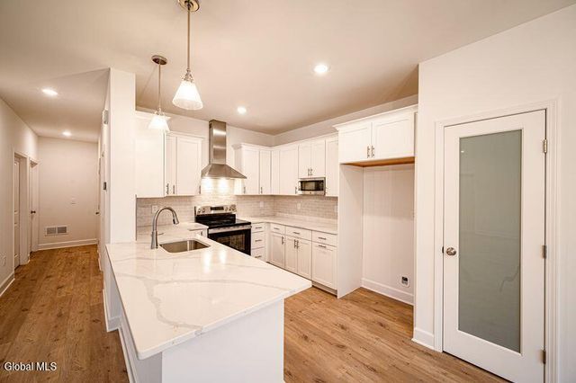 8 Reed's Hollow, Saratoga Springs, NY 12866