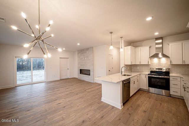 8 Reed's Hollow, Saratoga Springs, NY 12866