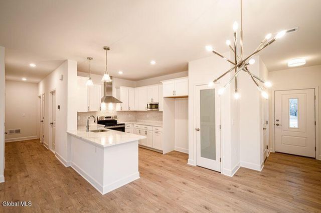 8 Reed's Hollow, Saratoga Springs, NY 12866