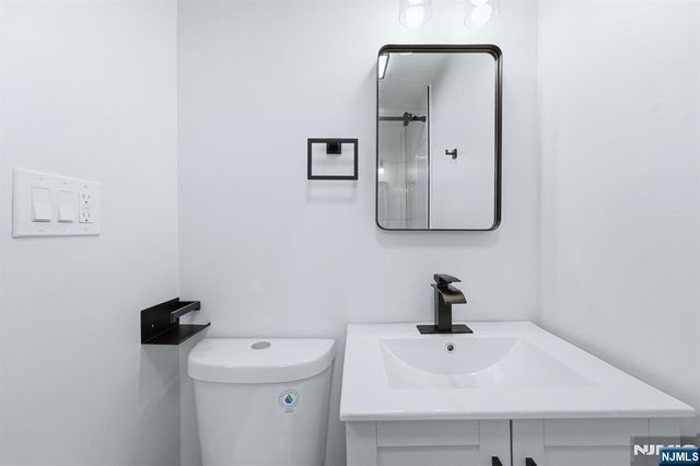 98 Baker Street, Dover Town, NJ 07801