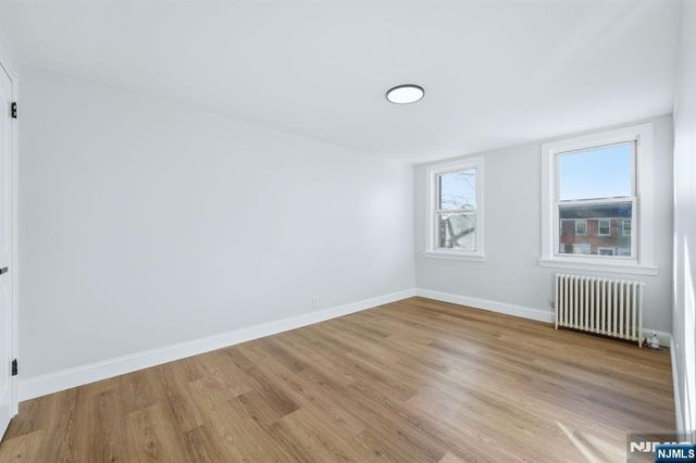 98 Baker Street, Dover Town, NJ 07801