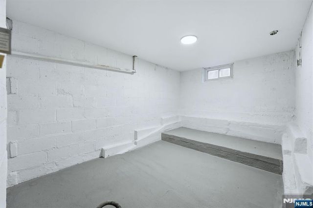 98 Baker Street, Dover Town, NJ 07801