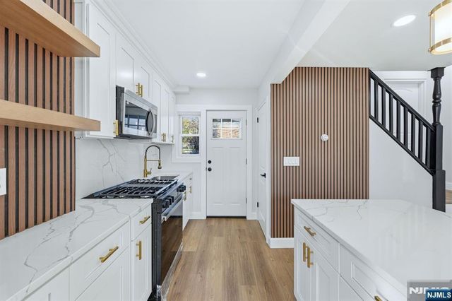 98 Baker Street, Dover Town, NJ 07801